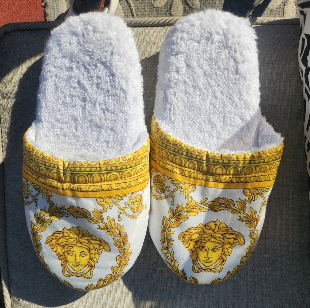 Versace White and Gold Medusa Slippers NWOT SIZE S, 7.5 & Under - Picture 6 of 6
